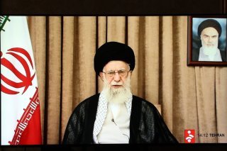 Le guide suprême iranien Ali Khamenei a affirmé que son pays "ne se rendra jamais" aux Etats-Unis. KEYSTONE/EPA/ABEDIN TAHERKENAREH